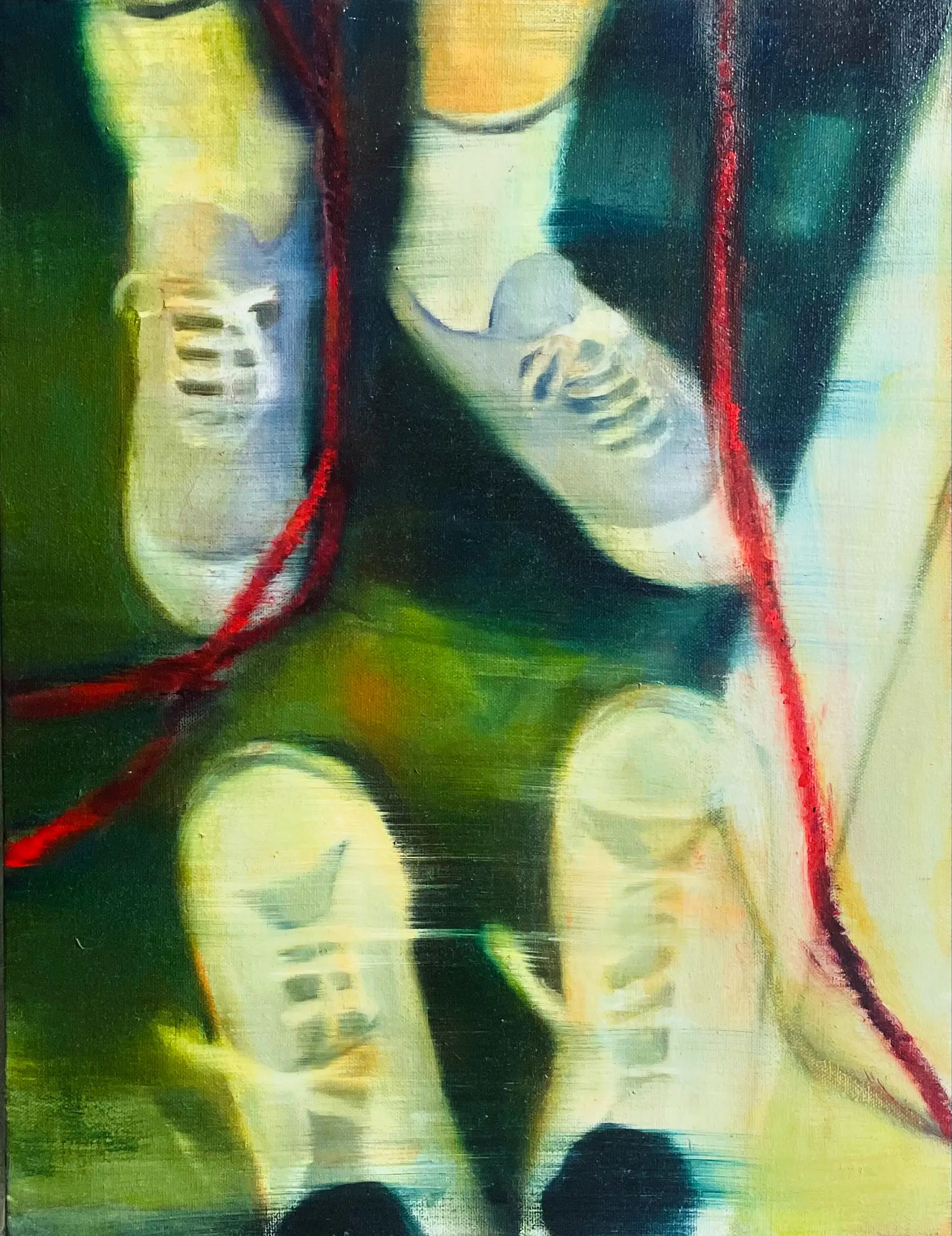 2足の靴の間に、赤色の毛糸が上から落ちている情景を、油絵具で描かれた絵画